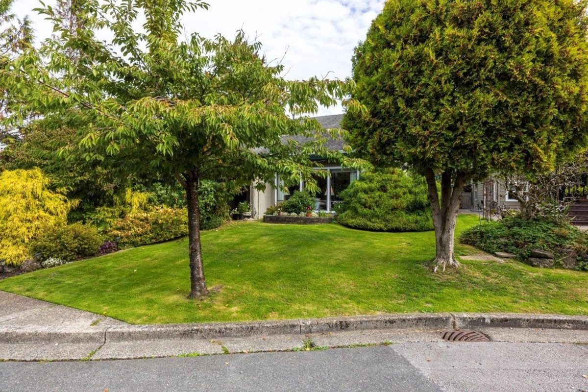 Breakfast Nook Photo of 6364 Parkview Place, Burnaby, BC