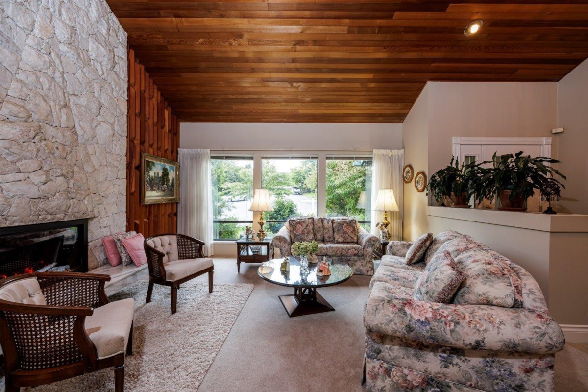 Dining Area Photo of 6364 Parkview Place, Burnaby, BC