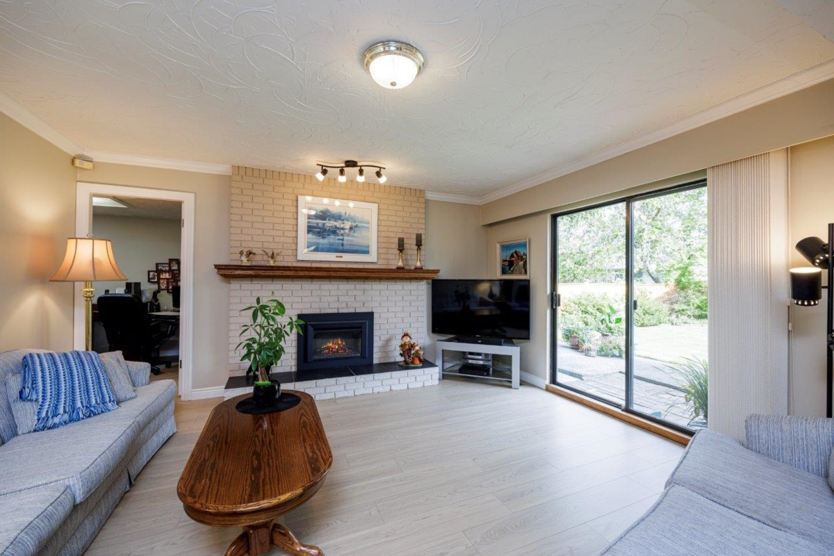 Guest Bathroom Photo of 6364 Parkview Place, Burnaby, BC