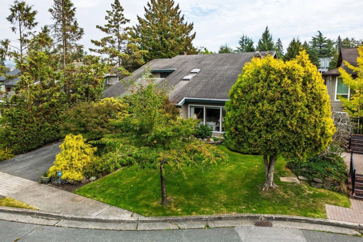 Outdoor Deck Photo of 6364 Parkview Place, Burnaby, BC
