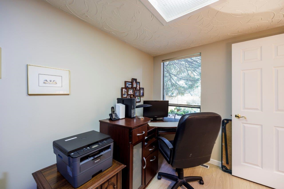 Powder Room Photo of 6364 Parkview Place, Burnaby, BC