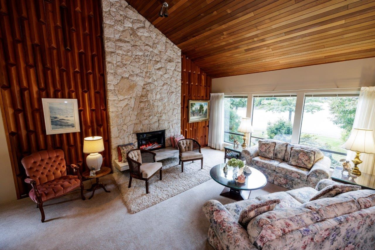 Walk-In Closet Photo of 6364 Parkview Place, Burnaby, BC