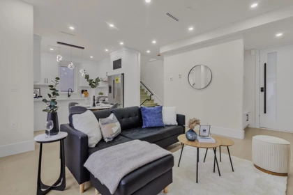 583 E 60th Avenue, Vancouver, BC, Vancouver — 4 bed half duplex for sale