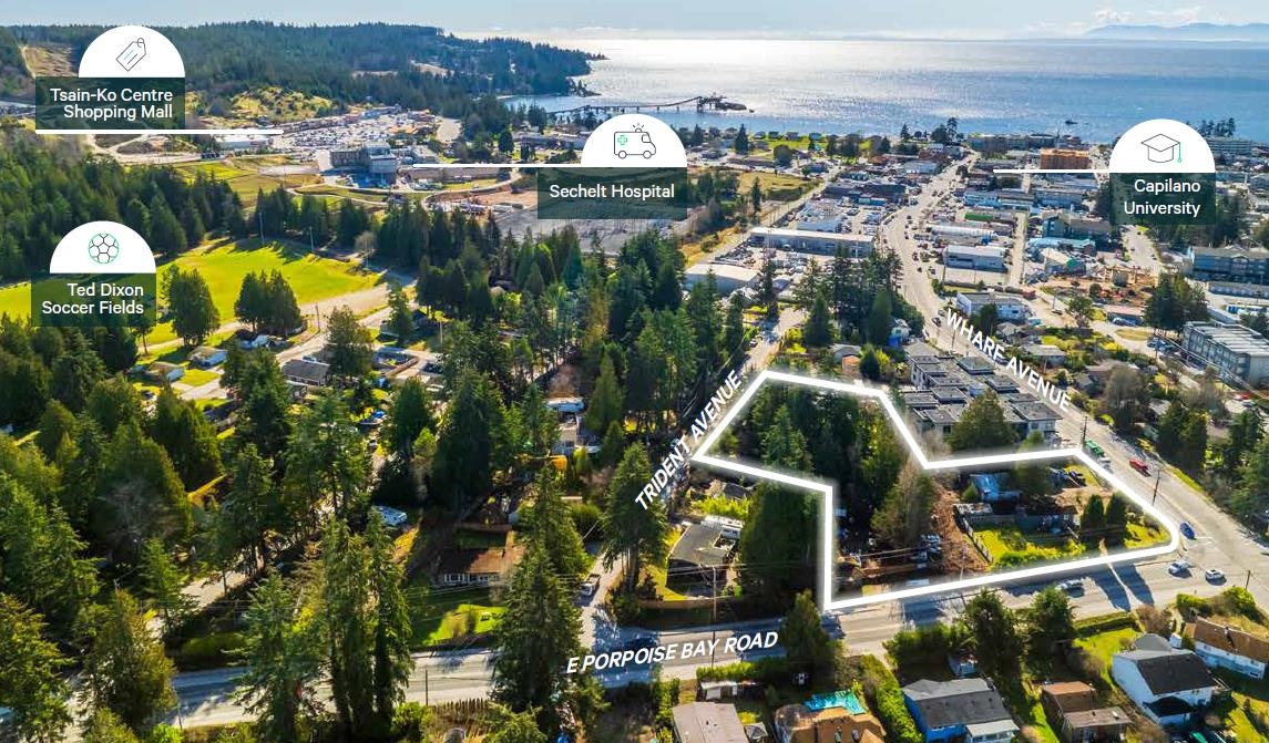 Living Room Photo of 5694 Wharf Avenue, Sechelt, BC