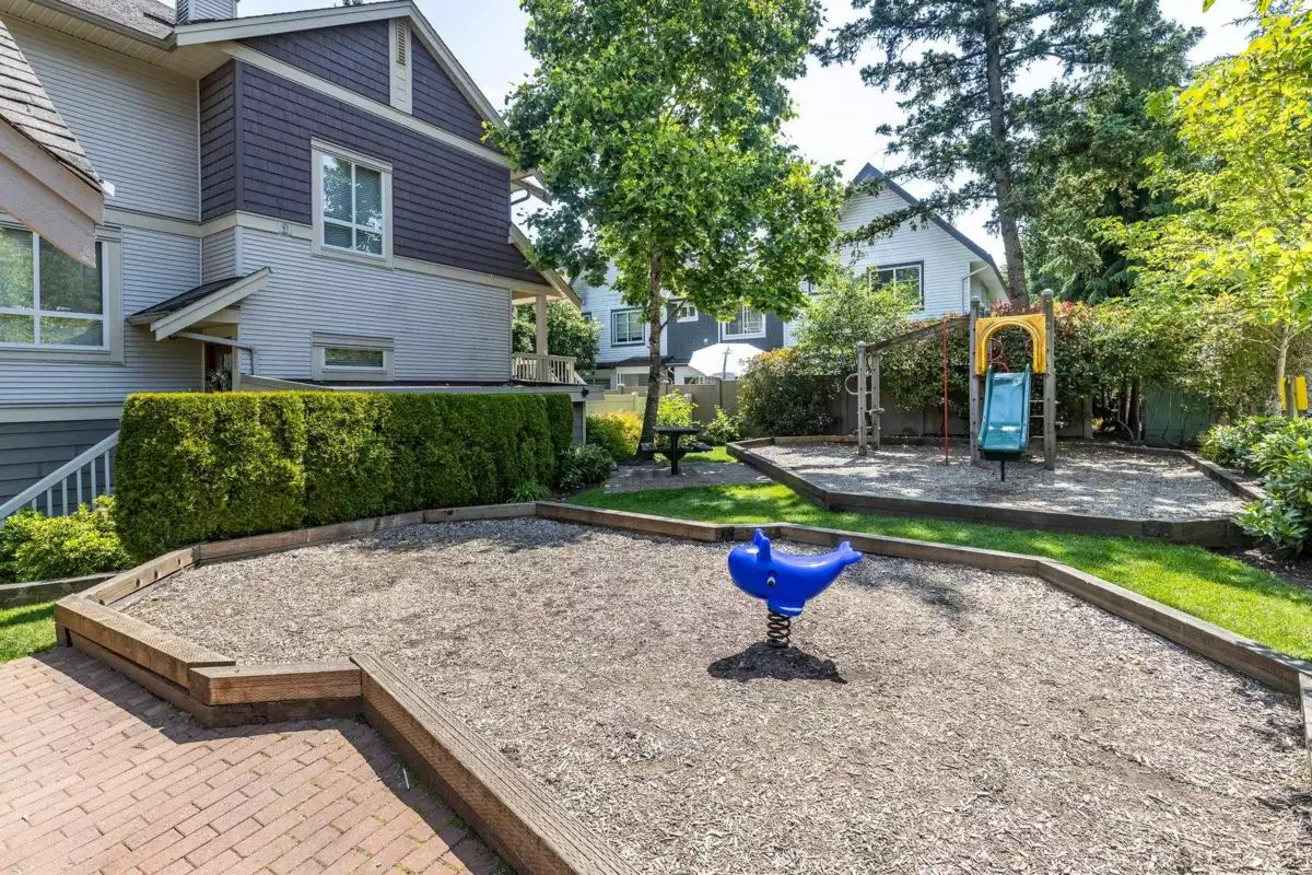 Entry Foyer Photo of 52 19560 68 Avenue, Surrey, BC