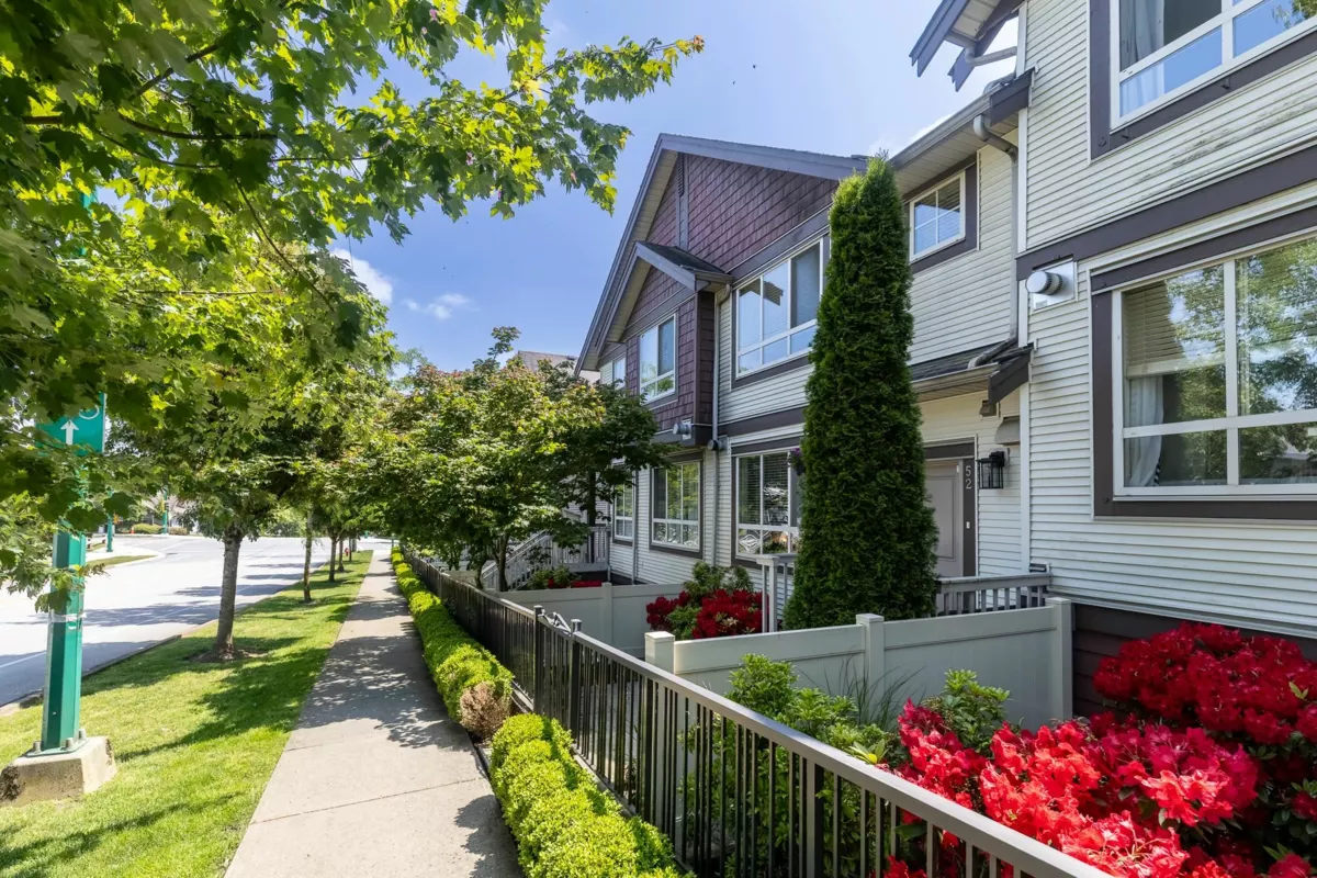 Hallway Photo of 52 19560 68 Avenue, Surrey, BC