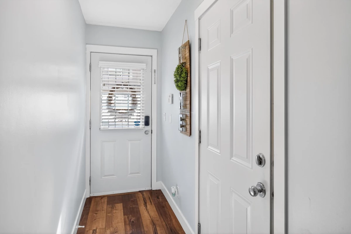 Entry Foyer Photo of 52 6852 193 Street, Surrey, BC