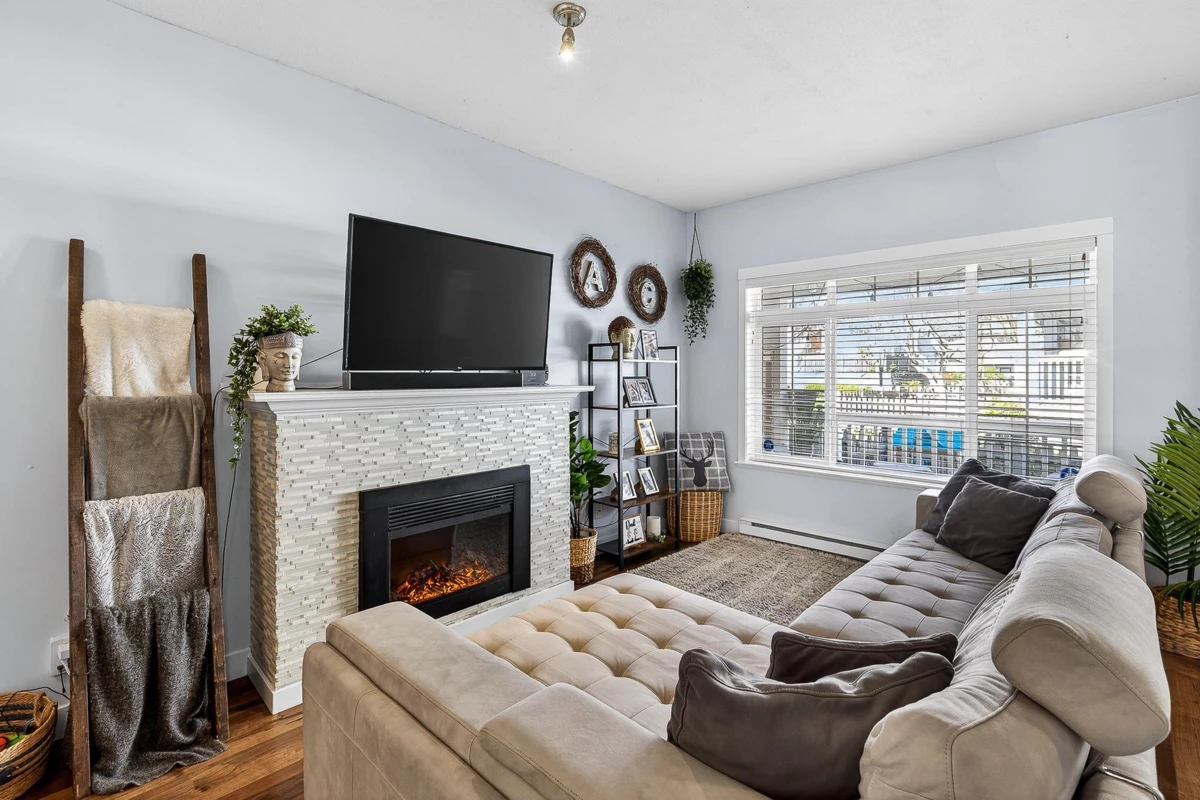 Living Room Photo of 52 6852 193 Street, Surrey, BC