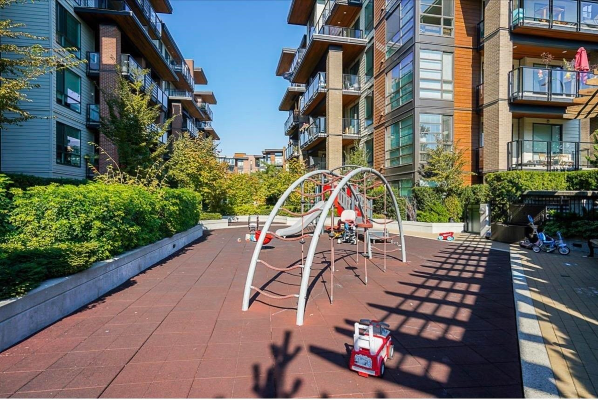 Outdoor Deck Photo of 310 719 W 3rd Street, North Vancouver, BC