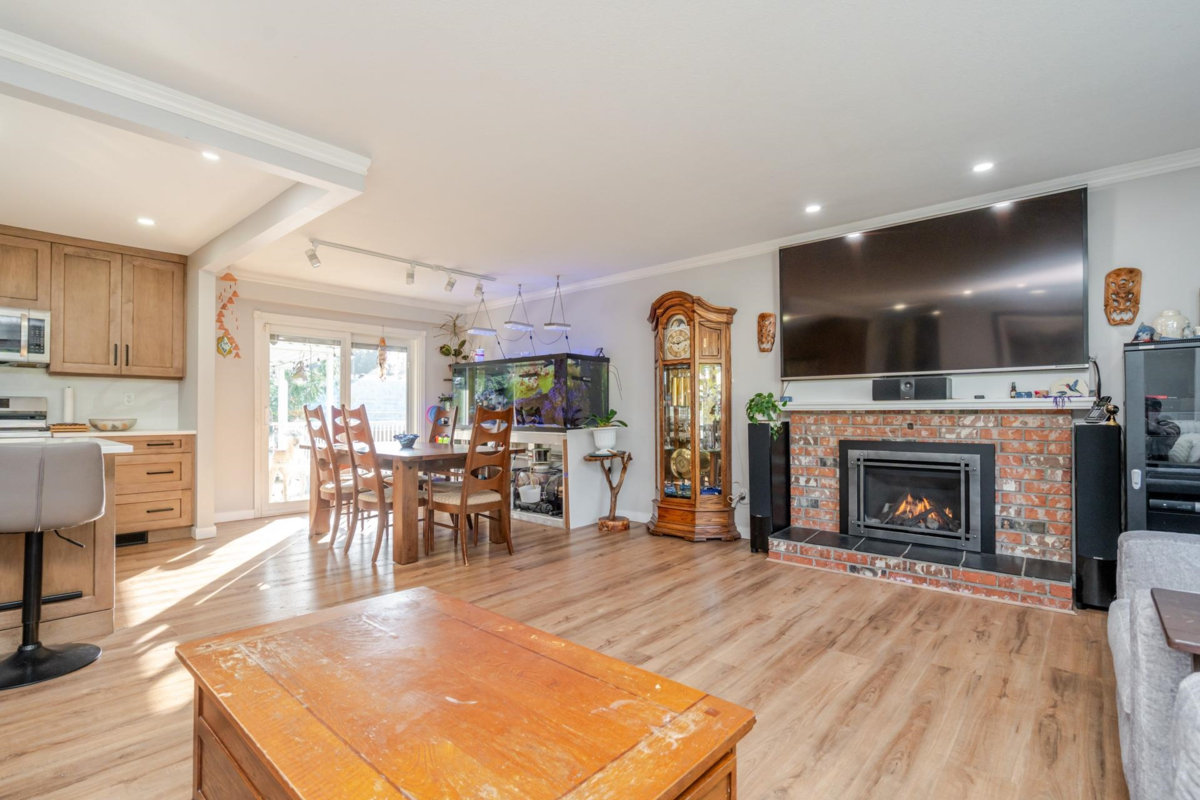 Breakfast Nook Photo of 3924 205b Street, Langley, BC
