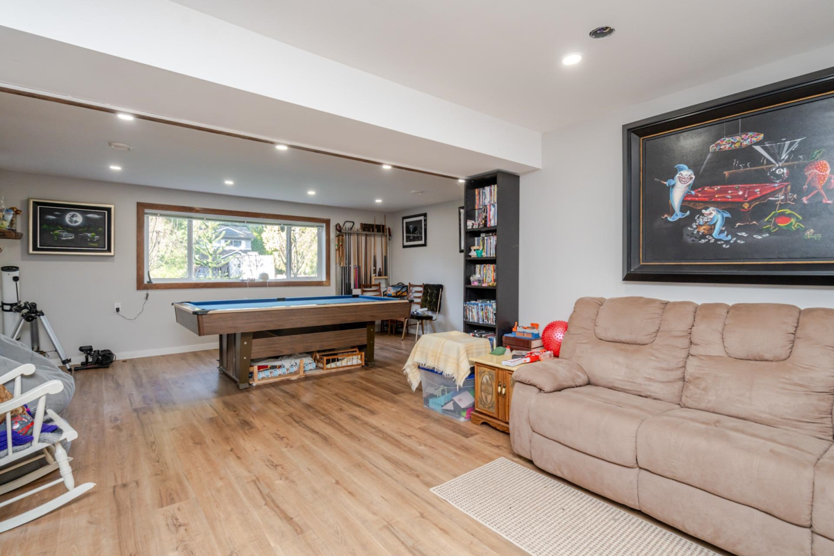 Laundry Room Photo of 3924 205b Street, Langley, BC