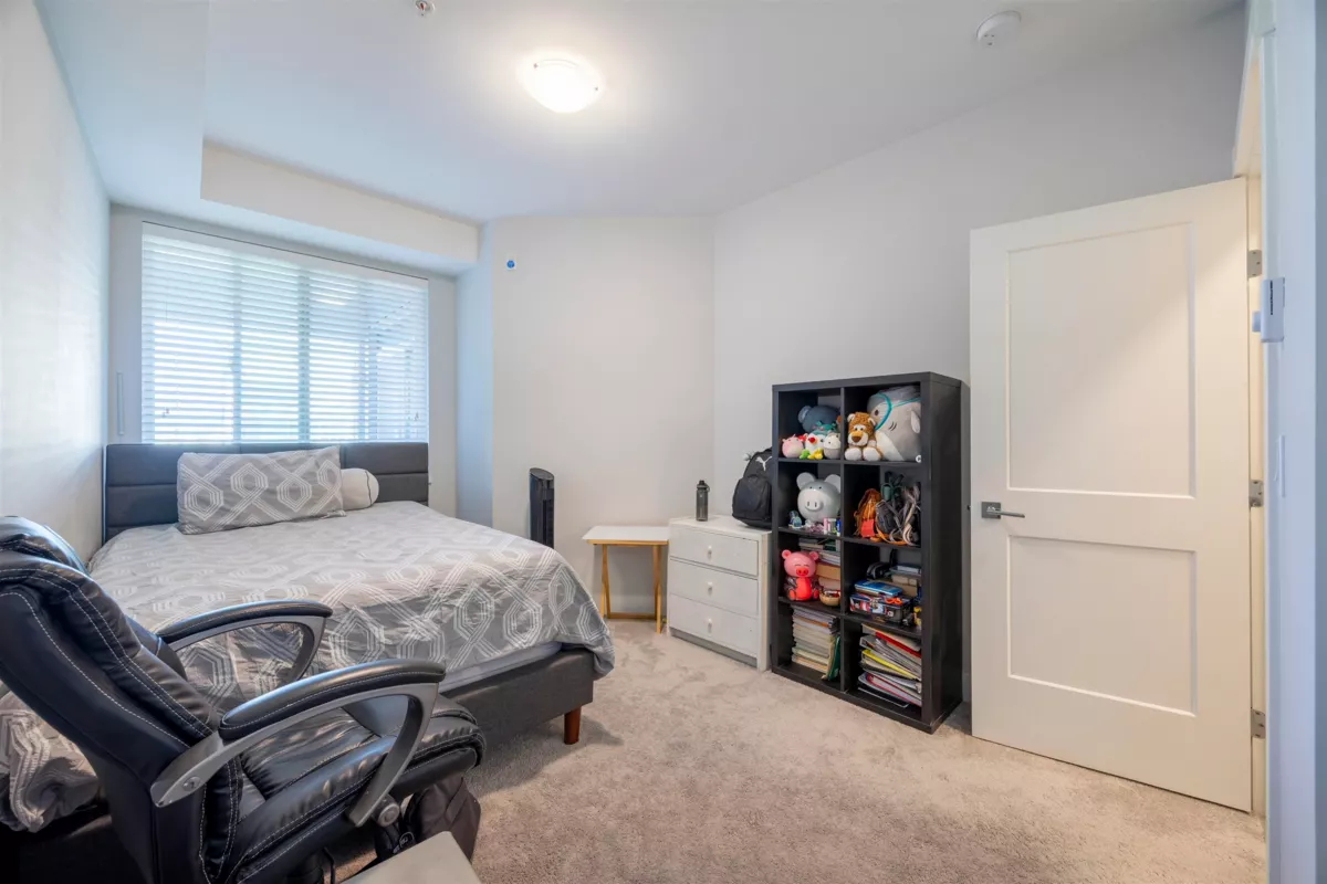 Walk-In Closet Photo of 3420 2180 Kelly Avenue, Coquitlam, BC