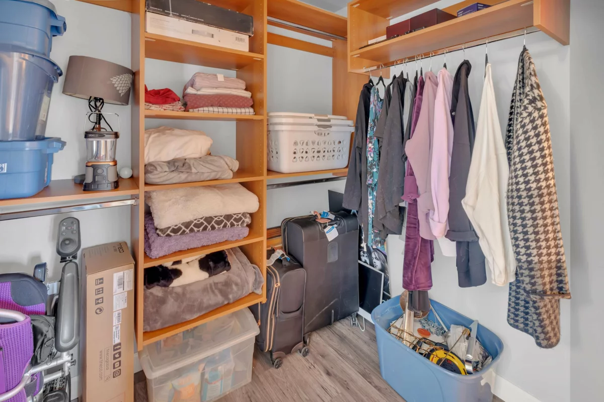 Entry Foyer Photo of 326 2860 Trethewey Street, Abbotsford, BC