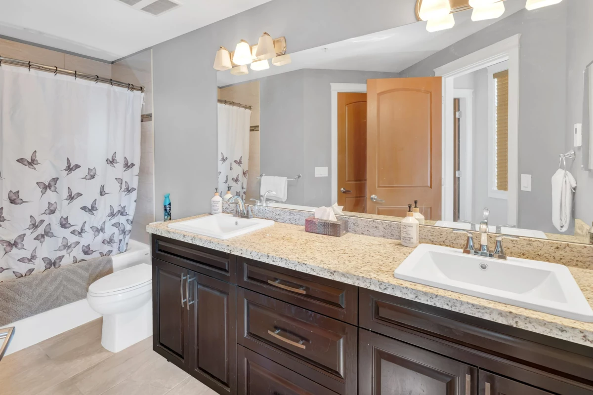 Hallway Photo of 326 2860 Trethewey Street, Abbotsford, BC