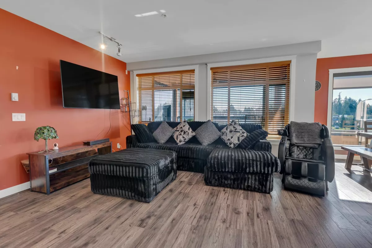 Primary Bathroom Photo of 326 2860 Trethewey Street, Abbotsford, BC