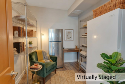 Walk-In Closet Photo of 326 2860 Trethewey Street, Abbotsford, BC