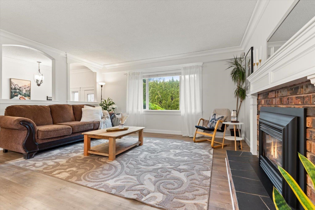 Dining Area Photo of 32562 Fleming Avenue, Mission, BC