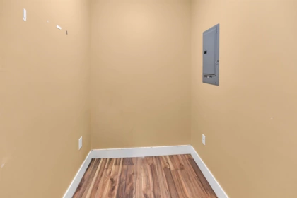 Primary Bathroom Photo of 209 2515 Park Drive, Abbotsford, BC
