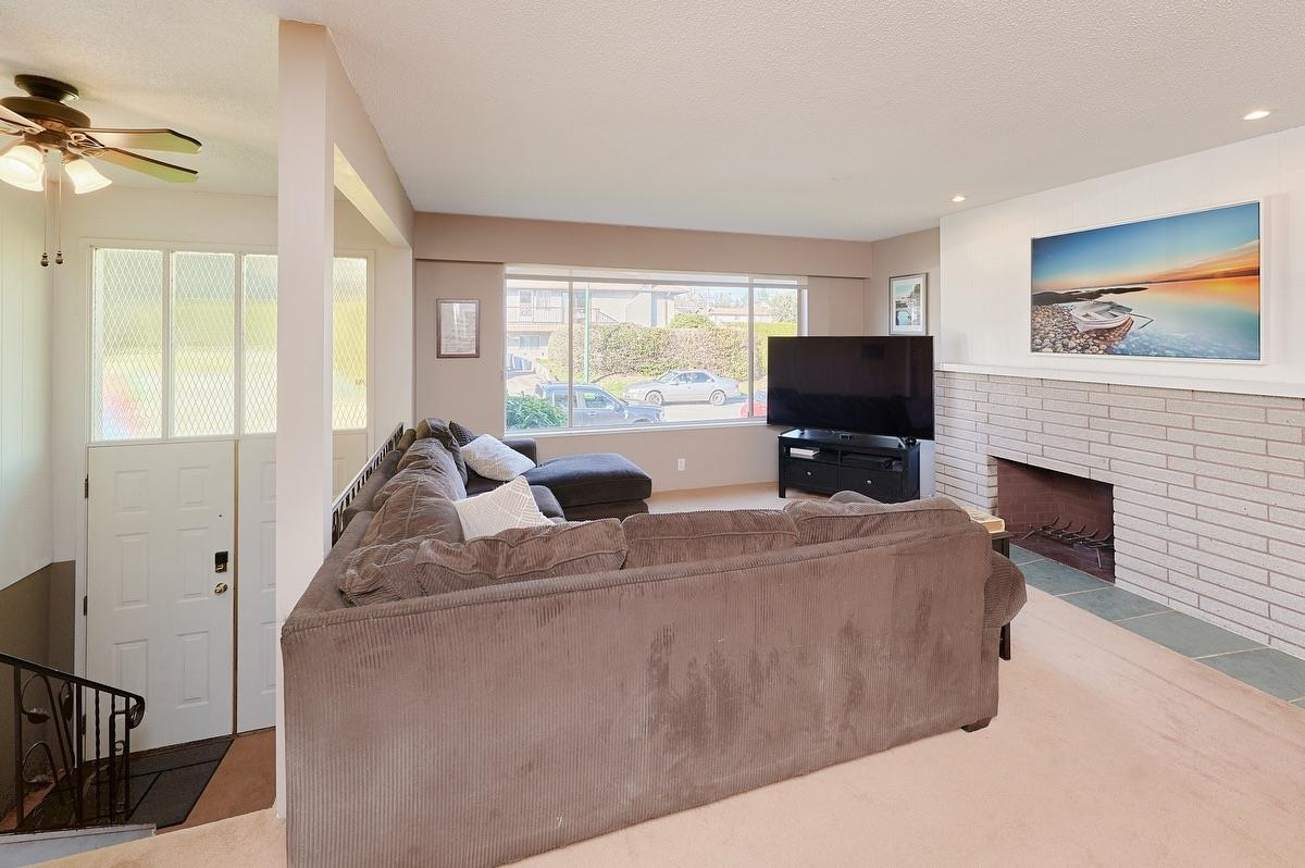 Family Room Photo of 4086/ 4088 Lister Court, Burnaby, BC