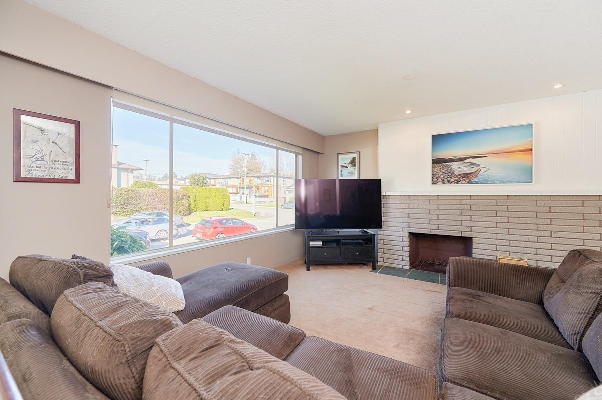Living Room Photo of 4086/ 4088 Lister Court, Burnaby, BC
