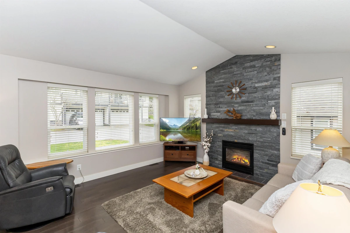 Family Room Photo of 4 36099 Marshall Road, Abbotsford, BC