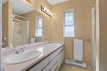 Guest Bathroom Photo of 2577 Trillium Place, Coquitlam, BC