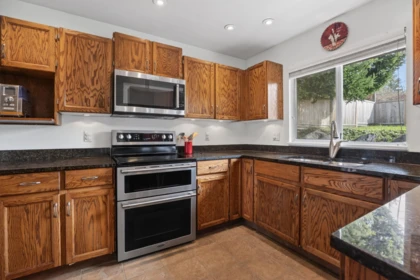 Kitchen Island Photo of 2577 Trillium Place, Coquitlam, BC