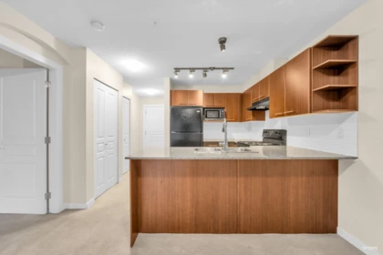 319 4768 Brentwood Drive, Burnaby, BC, Burnaby — Apartment/Condo for sale