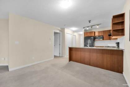 319 4768 Brentwood Drive, Burnaby, BC, Burnaby — Apartment/Condo for sale