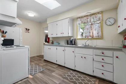 Kitchen Island Photo of 7790 Grand Street, Mission, BC