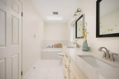 Laundry Room Photo of 8572 164a Street, Surrey, BC