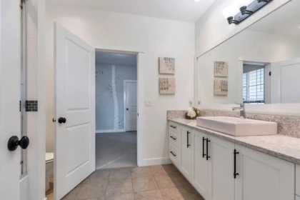 Hallway Photo of 23066 Bedford Trail, Langley, BC