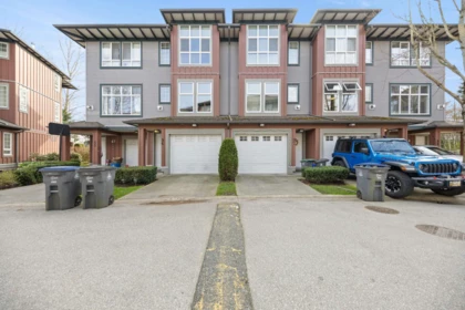Front Yard Photo of 96 18777 68a Avenue, Surrey, BC