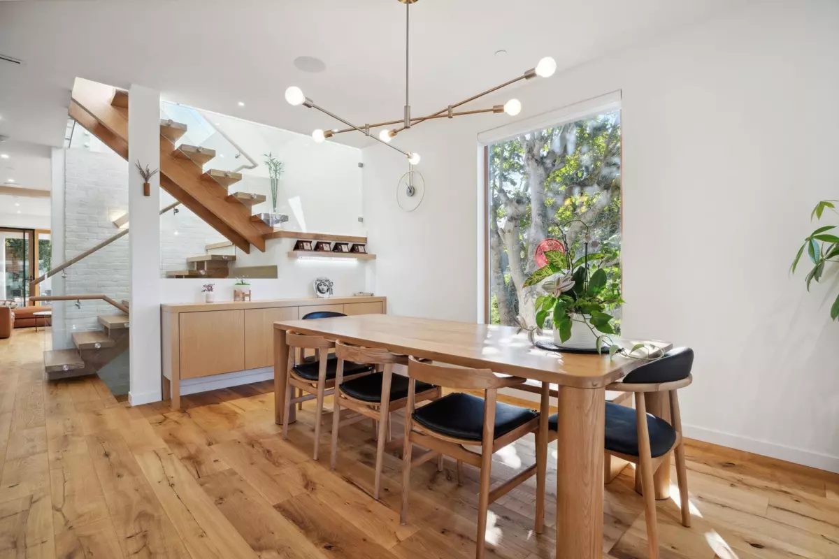 Dining Area Photo of 828 Stevens Street, White Rock, BC