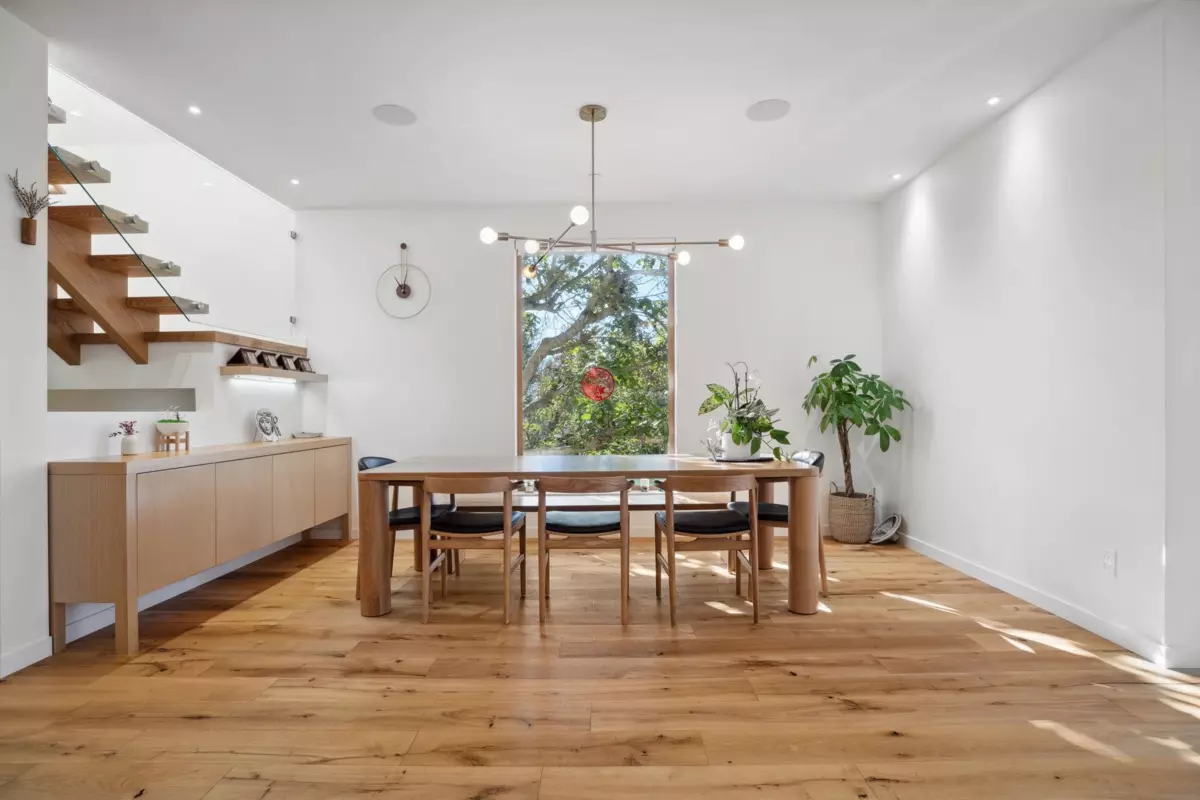 Family Room Photo of 828 Stevens Street, White Rock, BC
