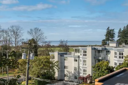 Community Amenities Photo (Clubhouse) of 828 Stevens Street, White Rock, BC