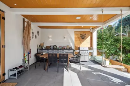 Garden / Landscaping Photo of 828 Stevens Street, White Rock, BC