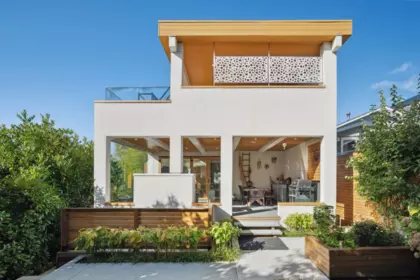 Hot Tub / Spa Photo of 828 Stevens Street, White Rock, BC