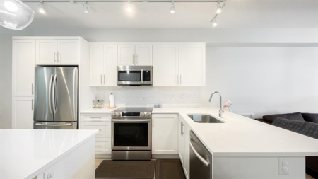 Kitchen Photo of 138 6030 142 Street, Surrey, BC