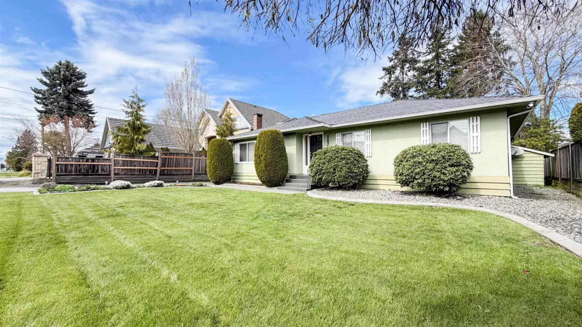 Family Room Photo of 8671 Mowbray Road, Richmond, BC