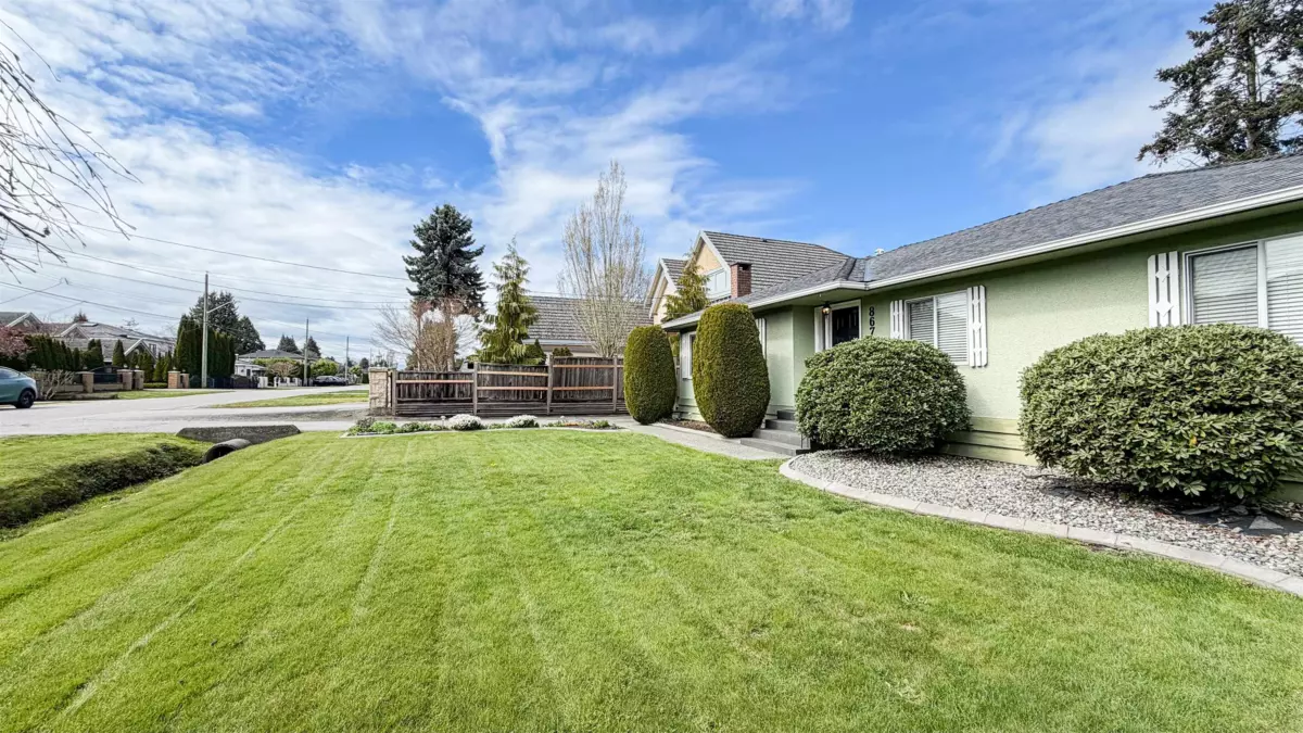 Living Room Photo of 8671 Mowbray Road, Richmond, BC