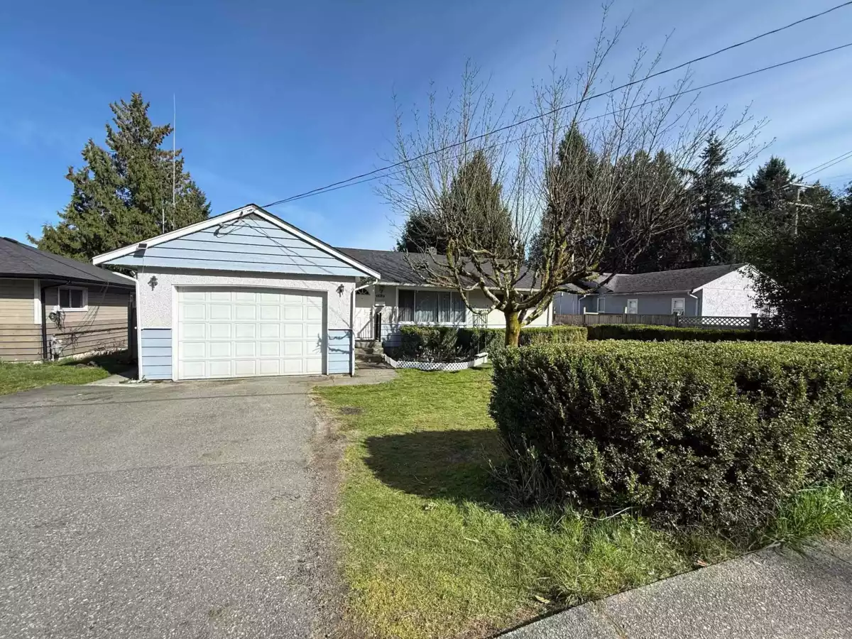 Living Room Photo of 11820 207 Street, Maple Ridge, BC
