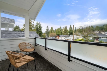 Front Yard Photo of 361 E 22nd Street, North Vancouver, BC