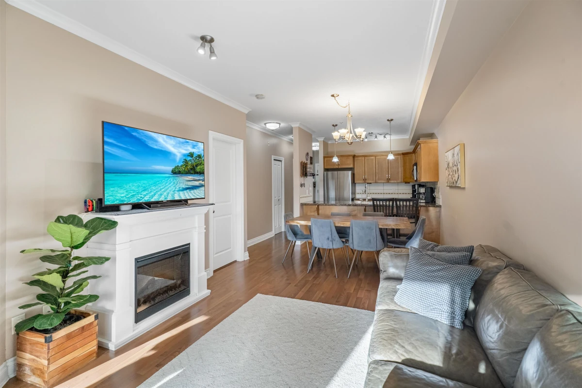 Living Room Photo of 104 20286 53a Avenue, Langley, BC