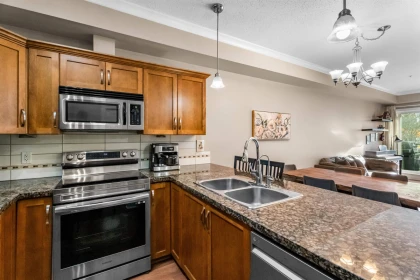 Kitchen Island Photo of 104 20286 53a Avenue, Langley, BC