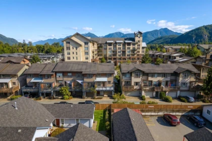 1212 Village Green Way, Squamish, BC, Squamish — Townhouse for sale