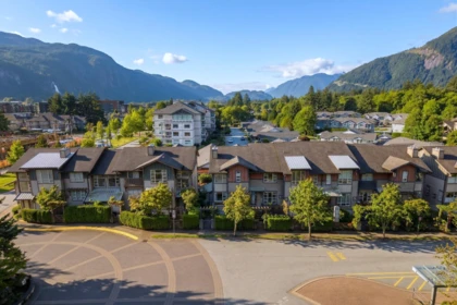 1212 Village Green Way, Squamish, BC, Squamish — Townhouse for sale