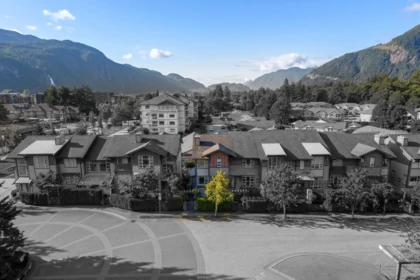 1212 Village Green Way, Squamish, BC, Squamish — Townhouse for sale