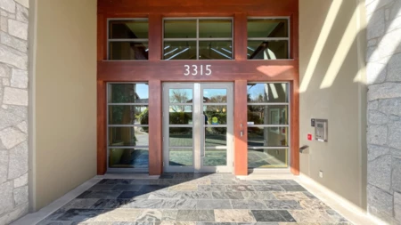 Entry Foyer Photo of 801 3315 Cypress Place, West Vancouver, BC