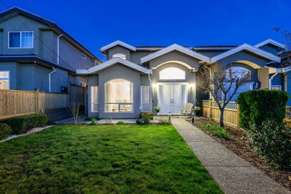 8438 14th Avenue, Burnaby, BC, Burnaby — Half Duplex for sale